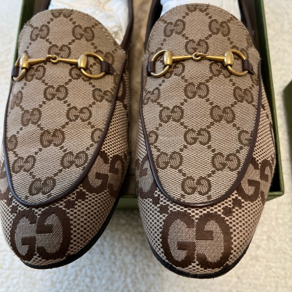 Gucci Beige and Gold Signature Loafers - Picture 4 of 5